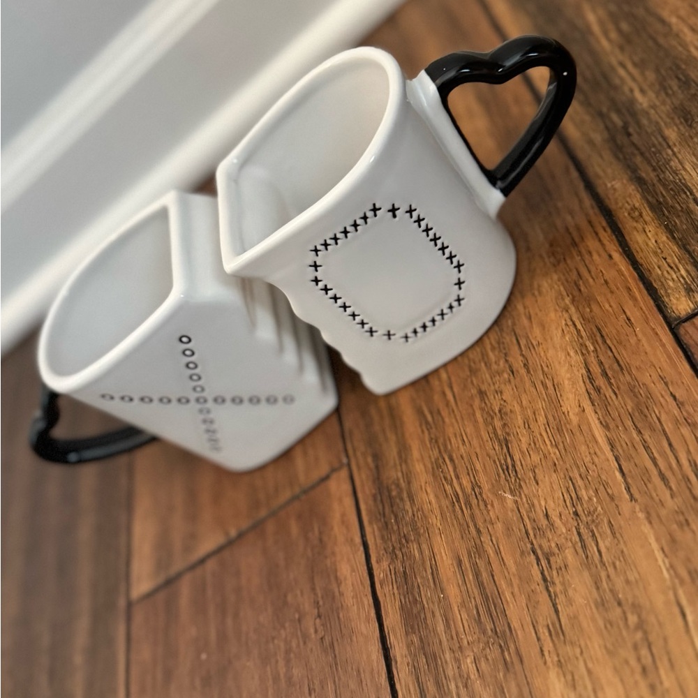 GANZ White “X” “O” Mug Set with Black Handles